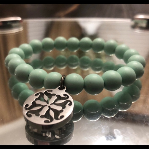 Rustic Cuff Pale Silver & Mint Green Catherine Bracelet w/Elastic Stretch - Picture 1 of 4